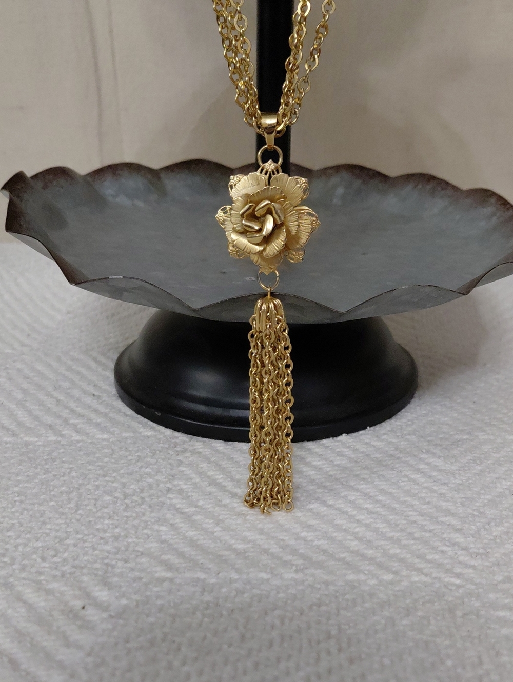 Gold Floral Tassel Pendant Necklace - Elegant Women's Statement Jewelry